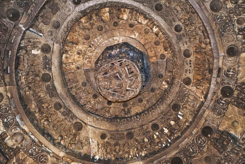 Stropować Chennakeshava świątynia, Belur, Karnataka Tam jest wybitny cyzelowanie władyka Vishnu jako Narsimha w centre zdjęcie royalty free Stropować Chennakeshava świątynia, Belur, Karnataka Tam jest wybitny cyzelowanie władyka Vishnu jako Narsimha w centre zdjęcie royalty free